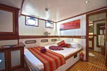 Galatea Double Cabins Silhouette & Fregate